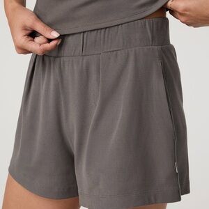 NWOT Vuori Pose Shorts in Chia